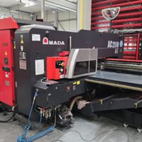 Wykrawarka używana Amada AC-2510 NT z pełną automatyzacją na sprzedaż ST 06